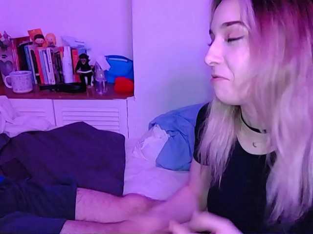 Almondmilka's BongaCams show and profile