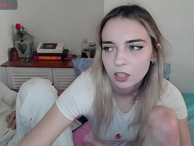 Almondmilka – webcam model profile photo