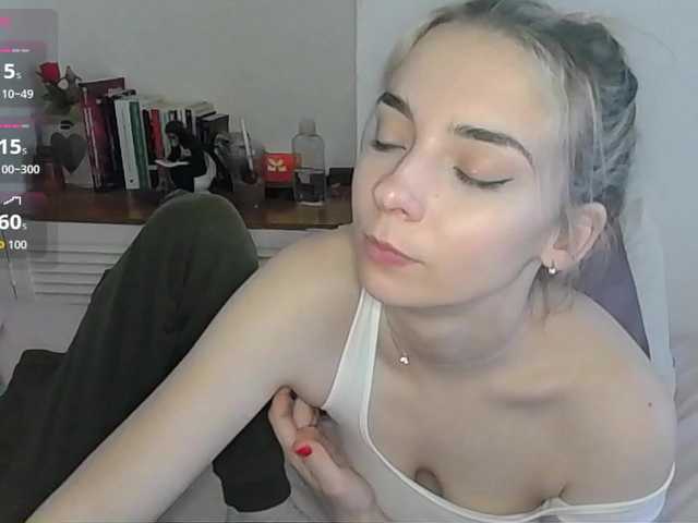 Almondmilka – webcam model profile photo