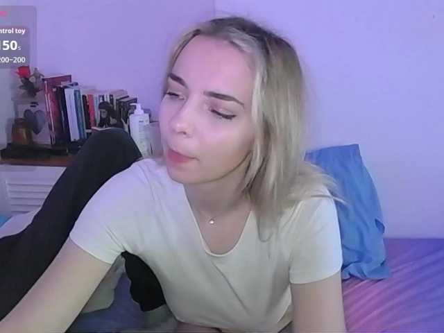 Almondmilka from BongaCams