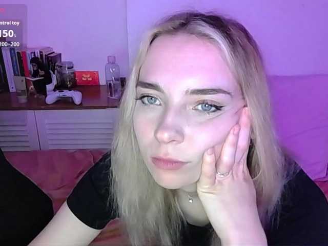 Almondmilka – webcam model profile photo