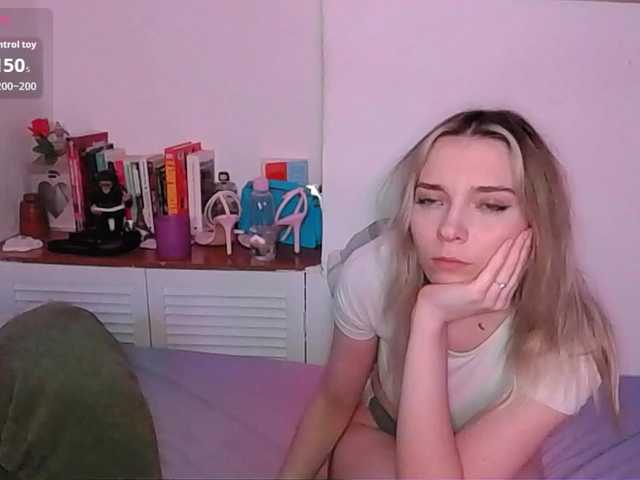 Almondmilka – webcam model profile photo