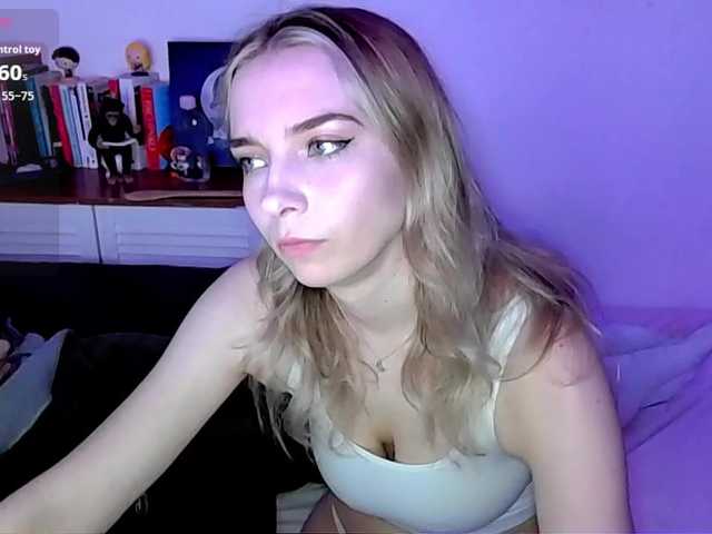 Almondmilka live cam