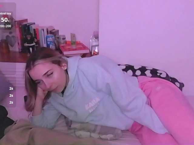 Almondmilka's BongaCams show and profile