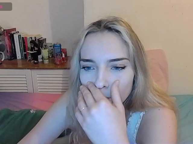 Almondmilka's BongaCams show and profile