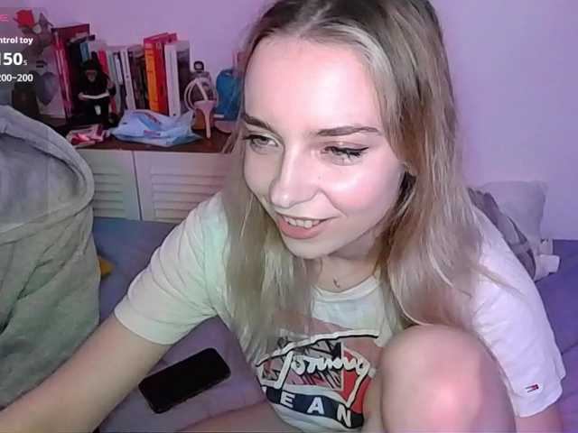 Almondmilka – webcam model profile photo