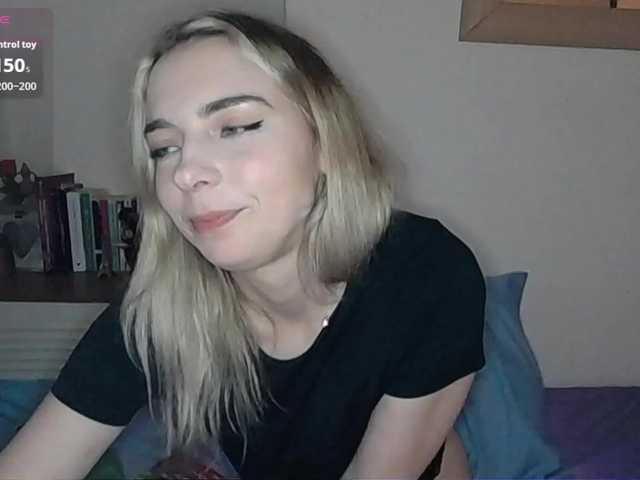 Almondmilka – webcam model profile photo