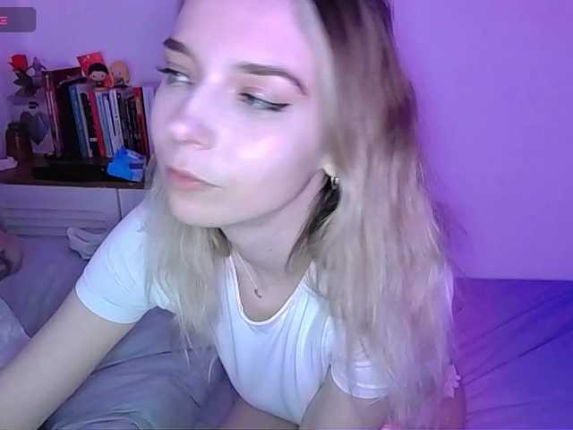 Almondmilka's BongaCams show and profile