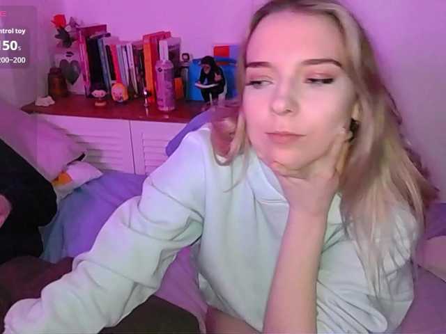 Almondmilka's BongaCams show and profile