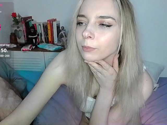 Almondmilka – webcam model profile photo