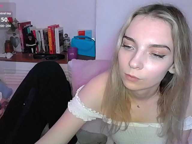 Almondmilka's BongaCams show and profile