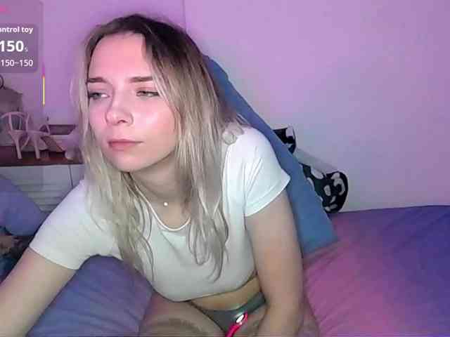 Almondmilka webcam