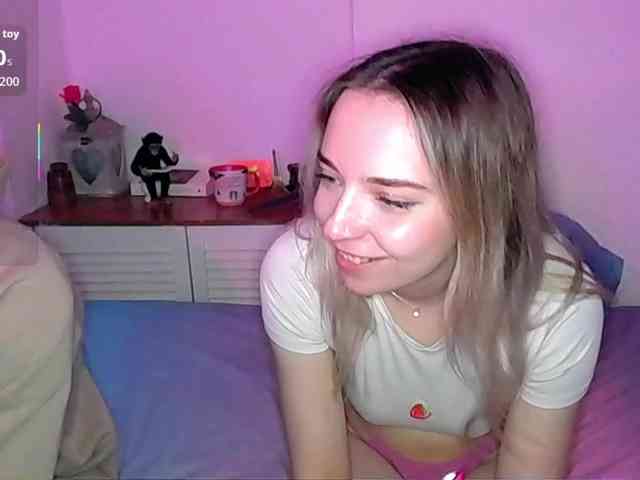 Almondmilka webcam