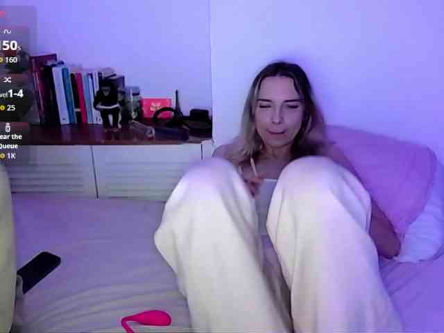 Almondmilka webcam