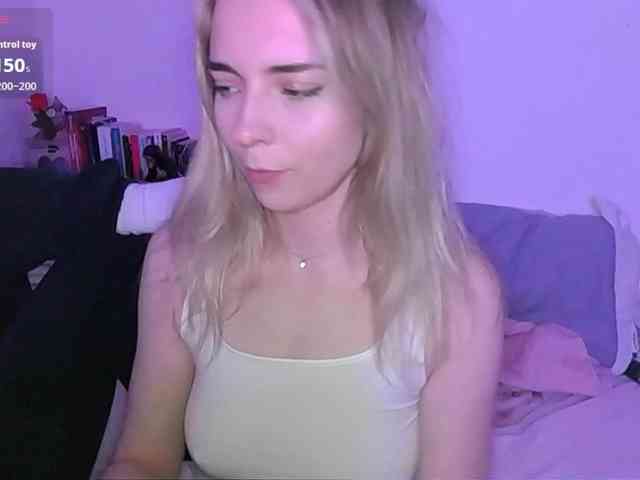 Almondmilka Live Webcam on {site_name}