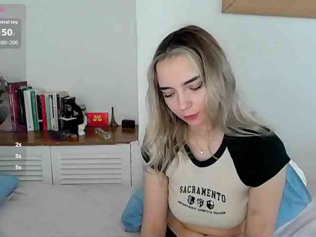 Almondmilka webcam