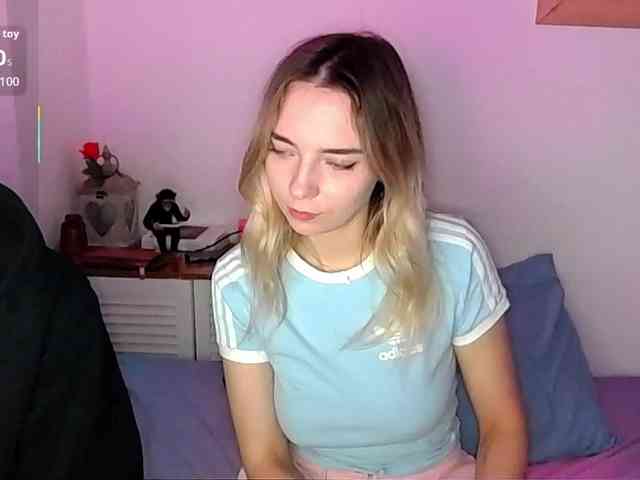 Almondmilka webcam