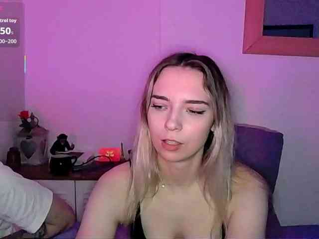 Almondmilka webcam