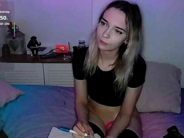 Almondmilka webcam