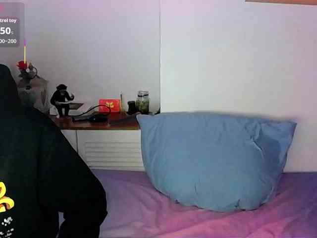 Almondmilka webcam