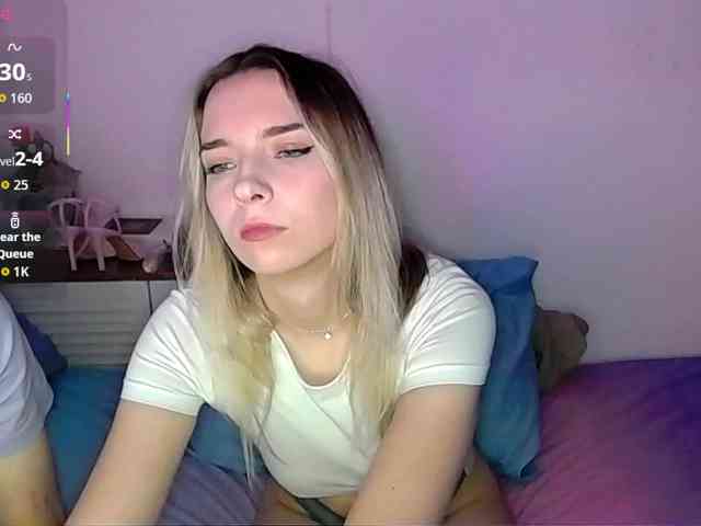 Almondmilka webcam