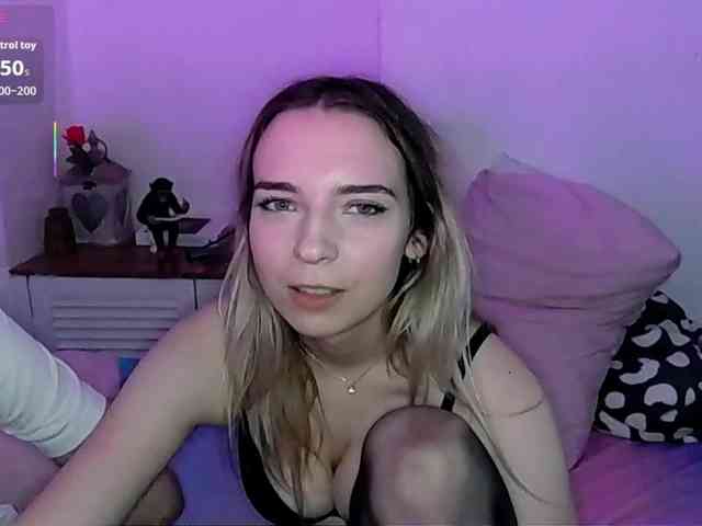 Almondmilka webcam