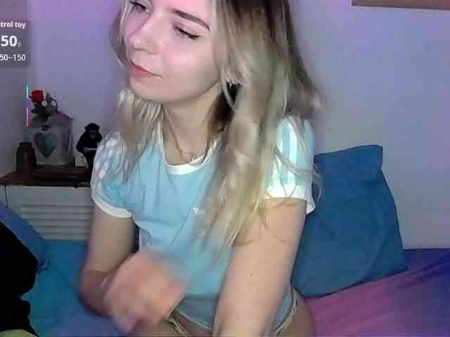 Almondmilka webcam
