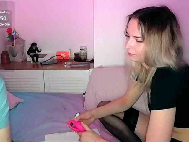 Almondmilka webcam