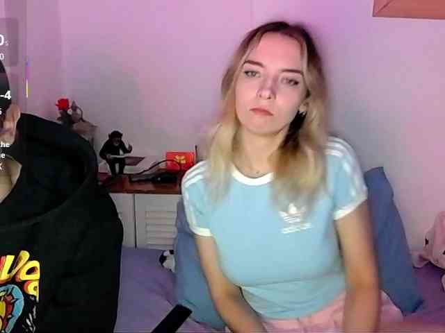 Almondmilka webcam