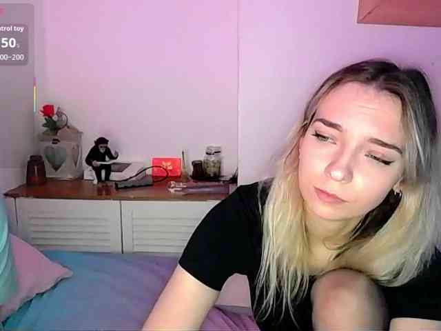 Almondmilka webcam