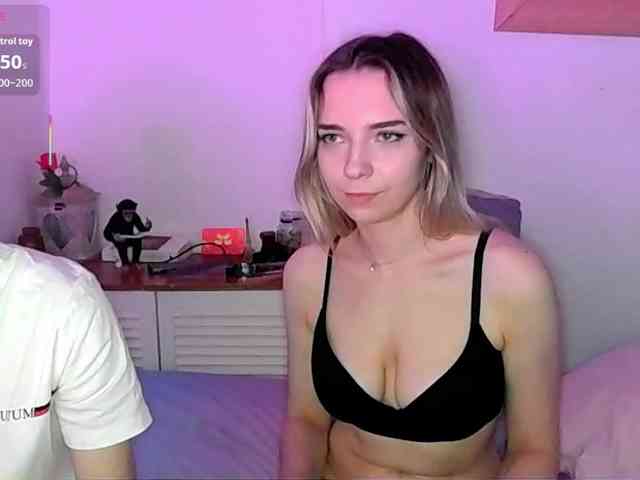 Almondmilka webcam