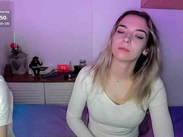 Almondmilka webcam