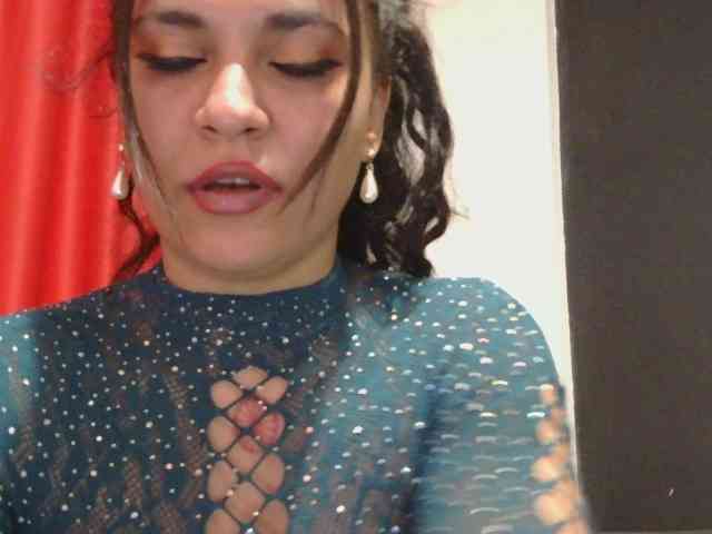 HotVenesse Live Webcam on BongaCams