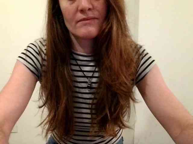 MilfNadia webcam