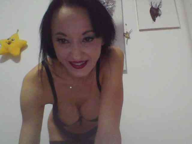 MilfSindy webcam