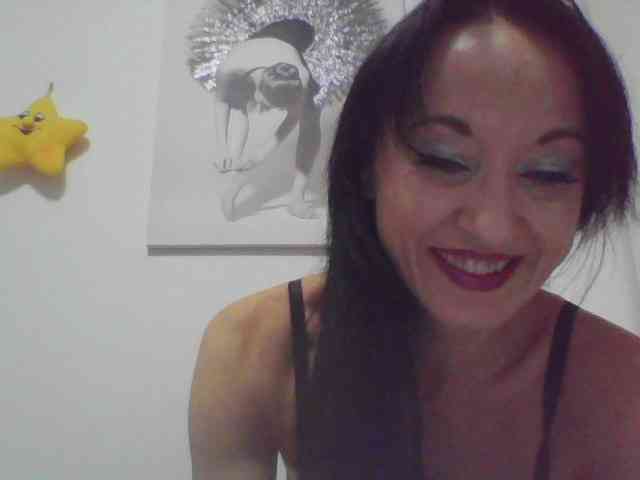 MilfSindy webcam