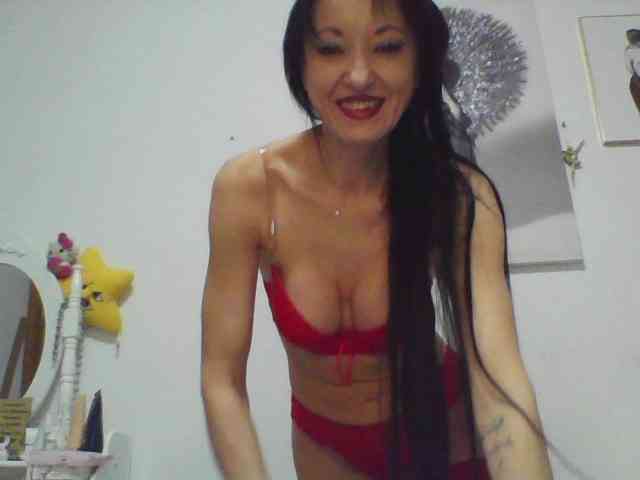 MilfSindy webcam