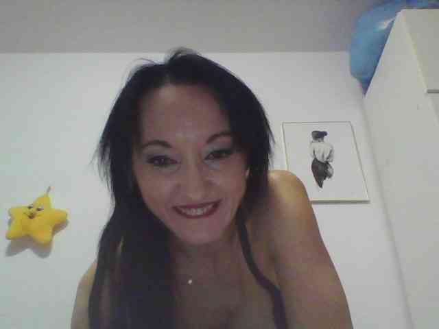 MilfSindy webcam
