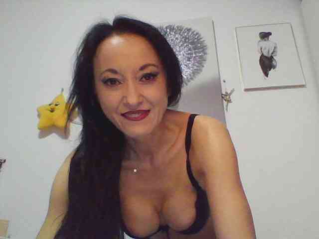 MilfSindy webcam