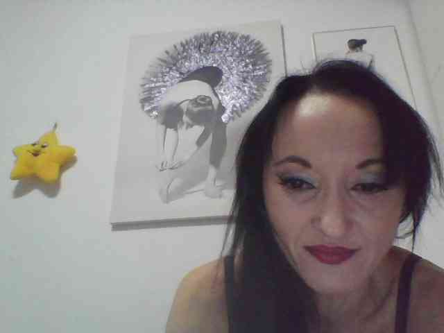MilfSindy webcam