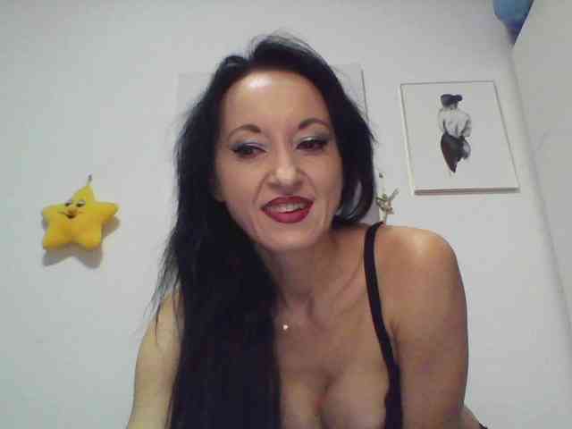 MilfSindy webcam