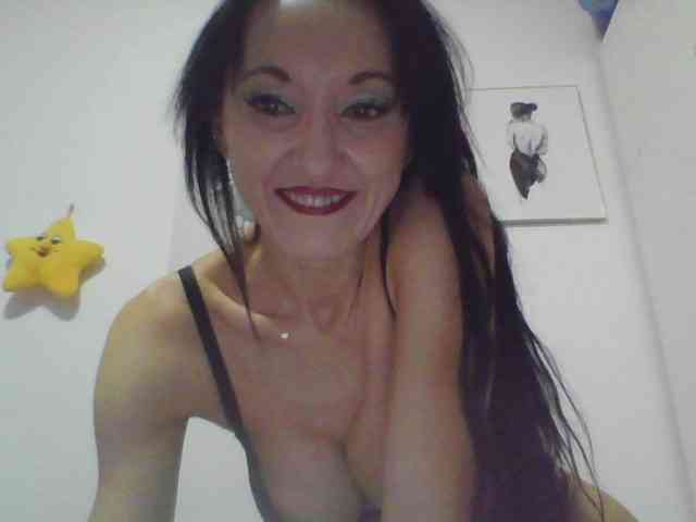 MilfSindy webcam