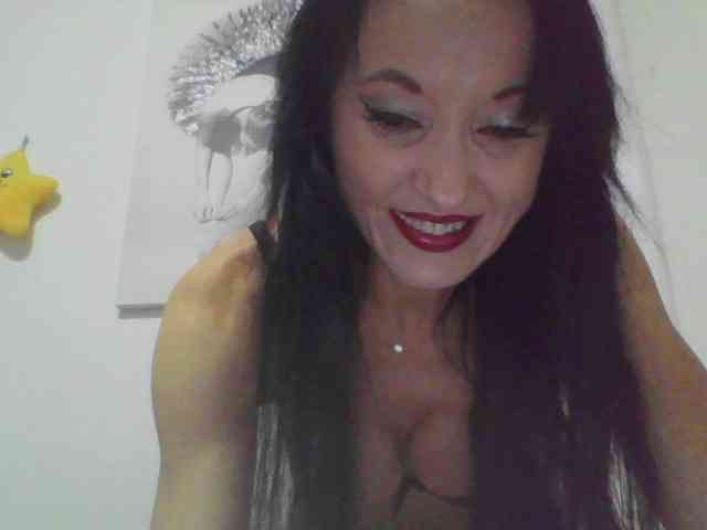 MilfSindy webcam