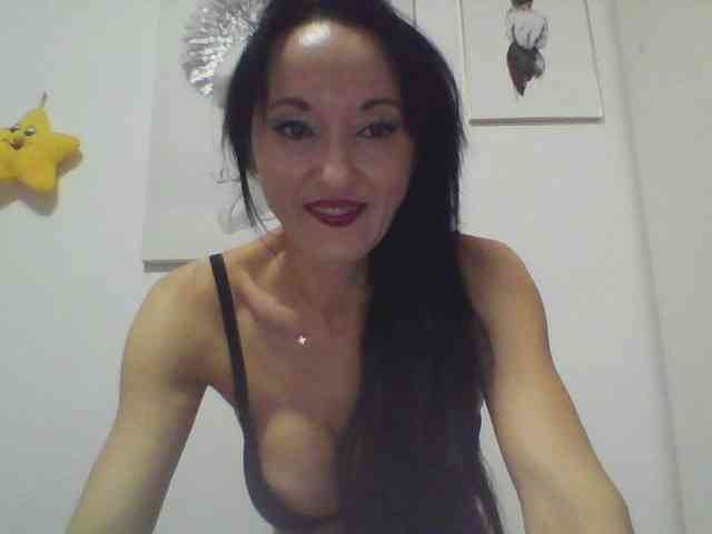 MilfSindy webcam