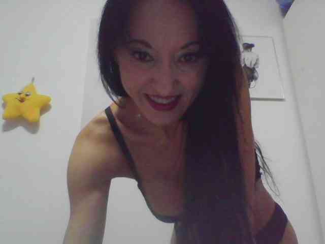 MilfSindy webcam