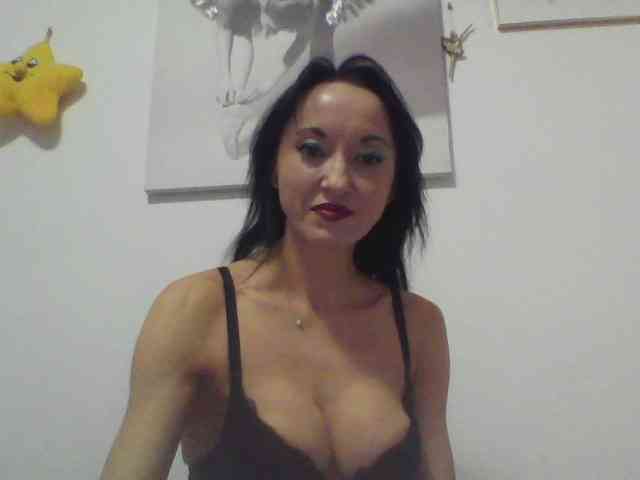 MilfSindy webcam