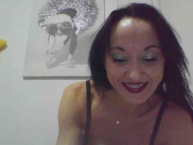 MilfSindy webcam