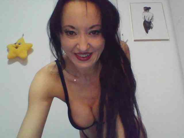 MilfSindy webcam