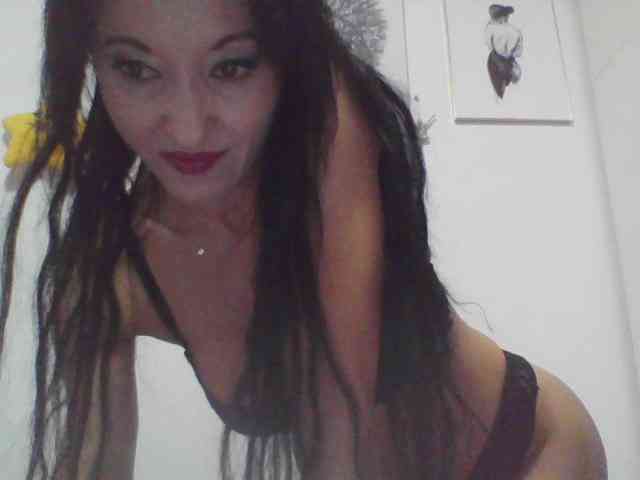 MilfSindy webcam