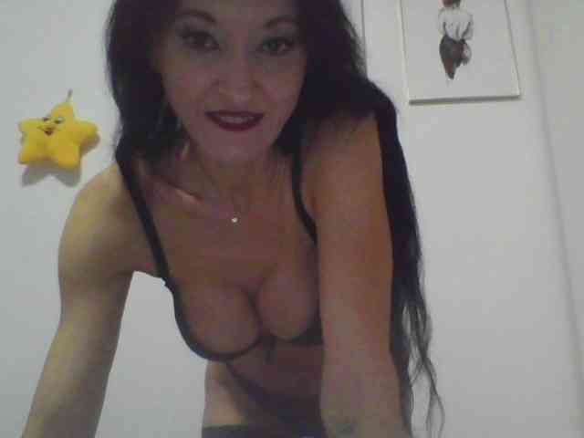 MilfSindy webcam